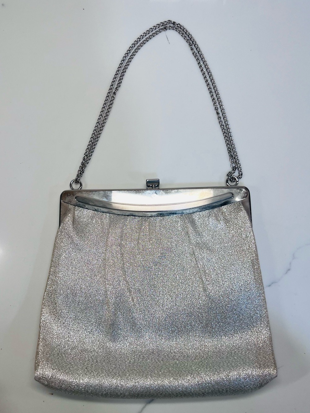 Vintage Women’s Silver Metallic Purse W Silver Chain Handle Evening Formal